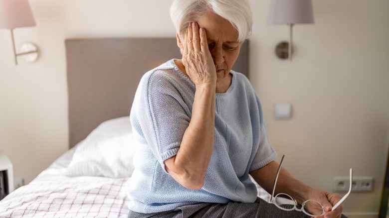 woman experiencing dizziness