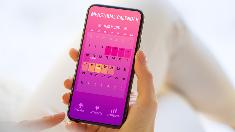 woman using menstrual cycle tracking app