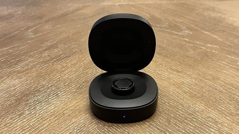 RingConn Gen 2 Smart Ring in charging case