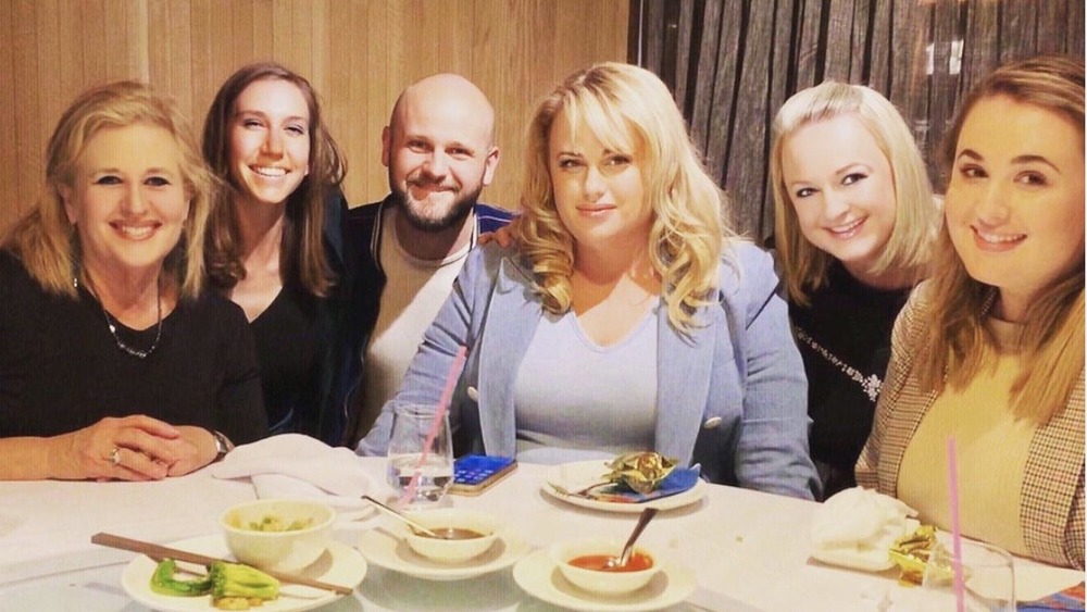 Rebel Wilson out to dinner with her family