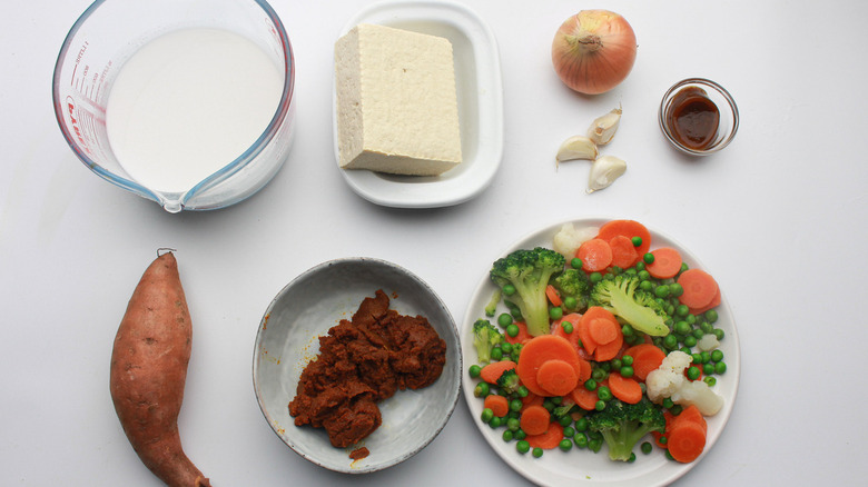 ingredients to make tofu curry