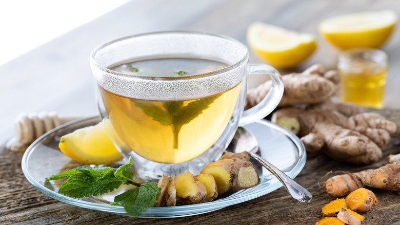 Green tea with lemon and ginger