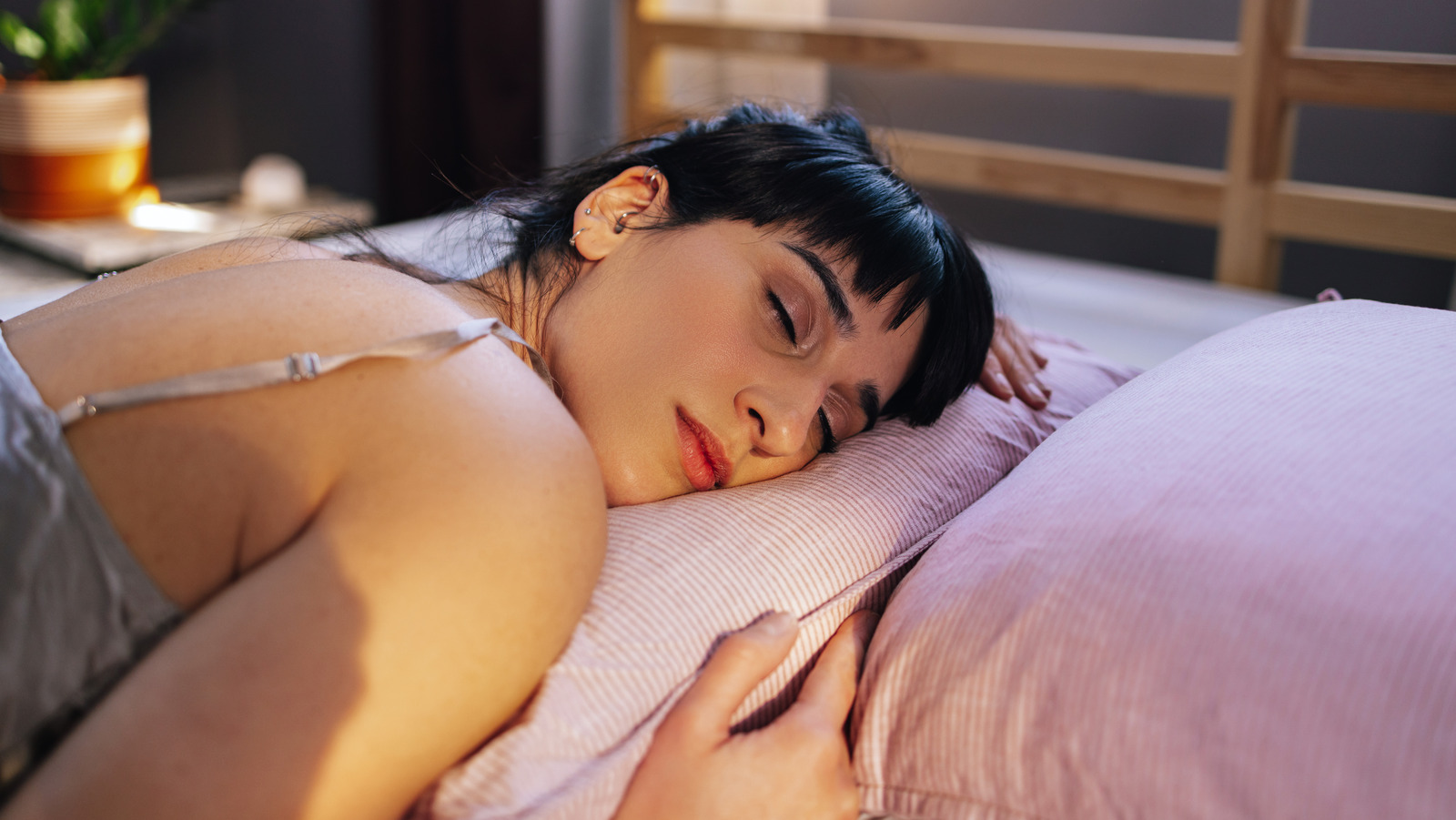 женщинам полезно спать голым фото 42