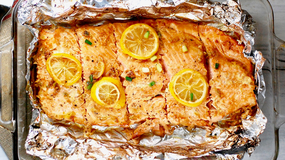 https://www.healthdigest.com/img/gallery/is-it-safe-to-cook-with-aluminum-foil/intro-1617037459.jpg