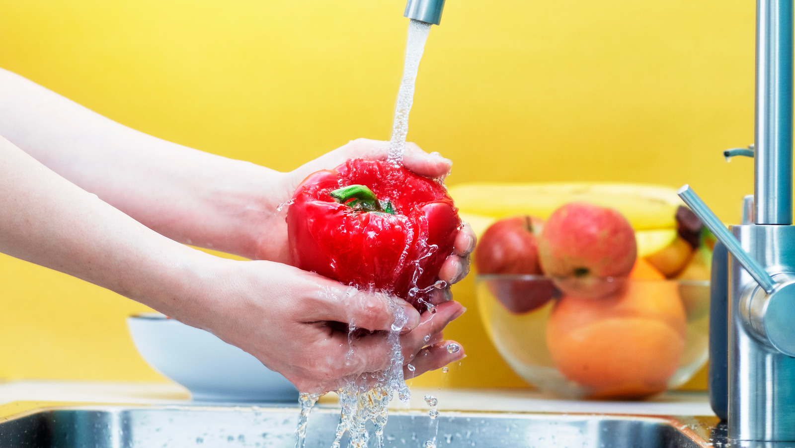 How to Wash Fruits and Vegetables Effectively So They're Safe to Eat