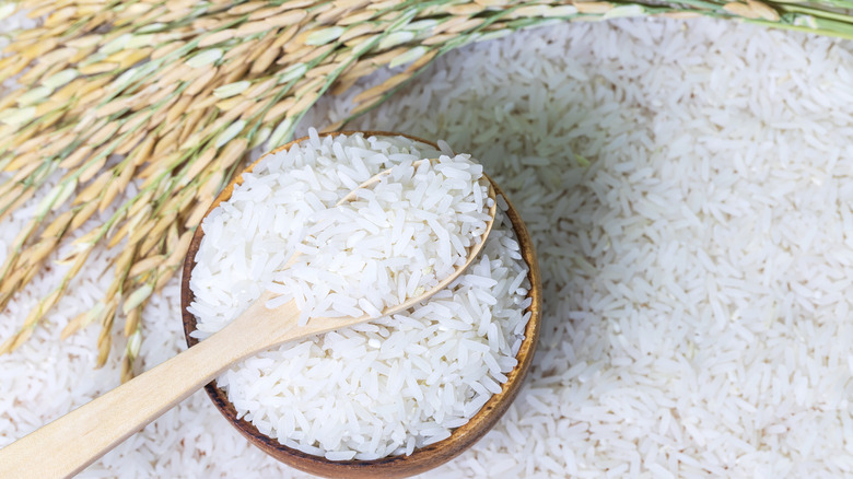 A bowl of white rice