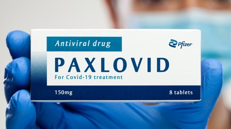 doctor holds Paxlovid box