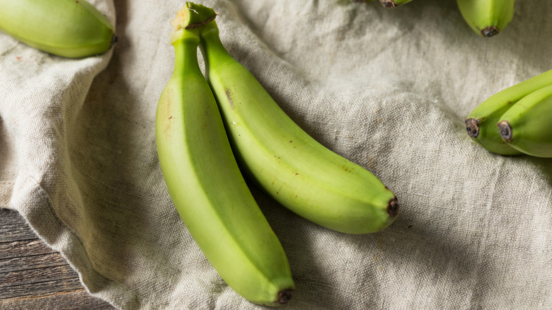 Green bananas 