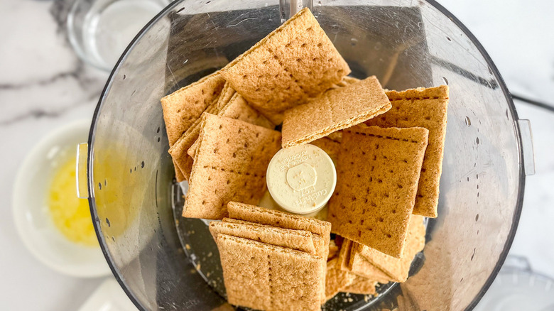 graham crackers in food processor