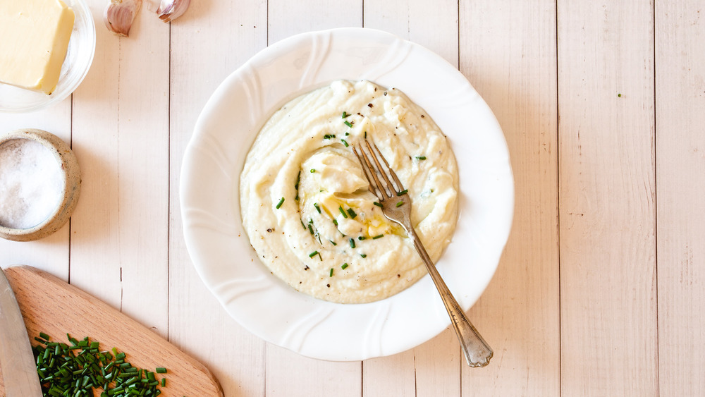 bowl of mashed cauliflower