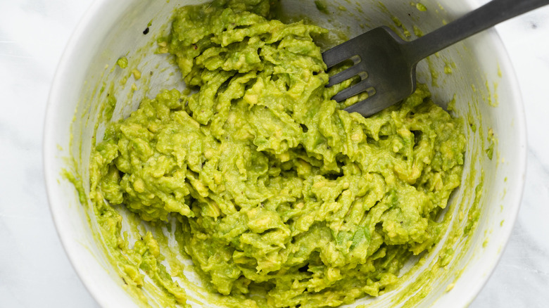 guacamole in a bowl 