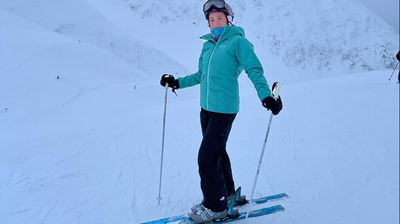 Emma Broyles skiing