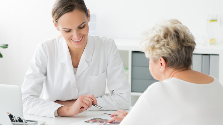 woman visiting dietician