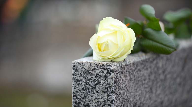 tombstone with flower