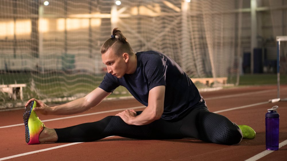 runner performing hurdler stretch