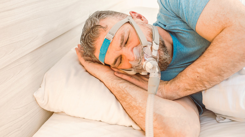 a man sleeping with CPAP machine 
