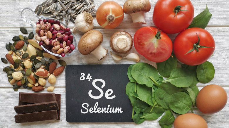 Foods rich in selenium, with the symbol Se and atomic number 34 for the chemical element selenium.