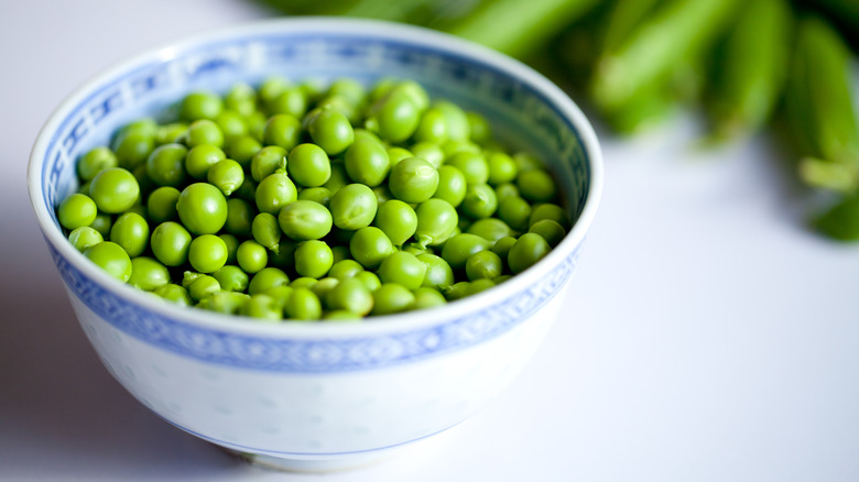 A bowl of green peas