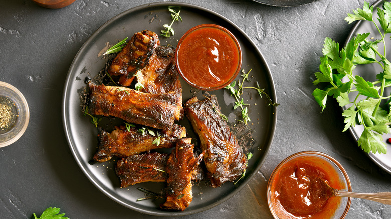 Spare ribs with barbecue sauce