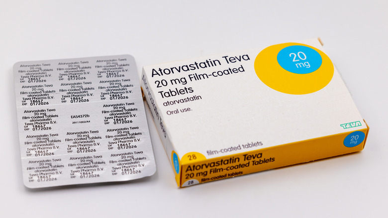 Atorvastatin box and tablet blister pack