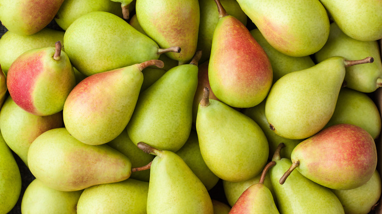 a bunch of pears