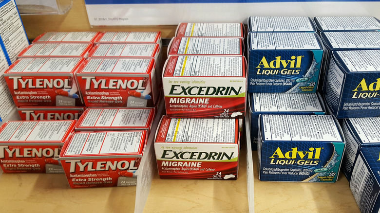 packages of advil and tylenol