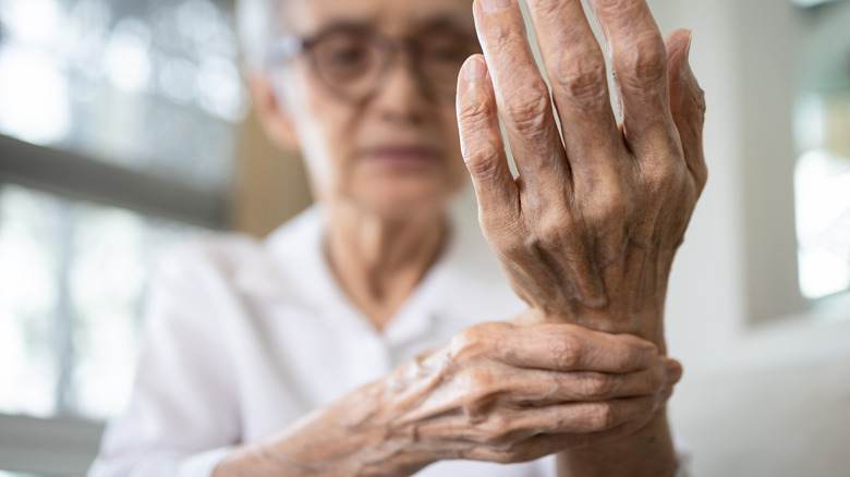 woman with wrist pain from arthritis