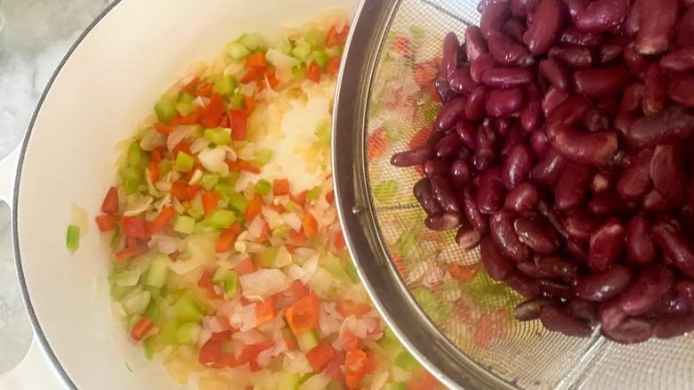 beans in pot 