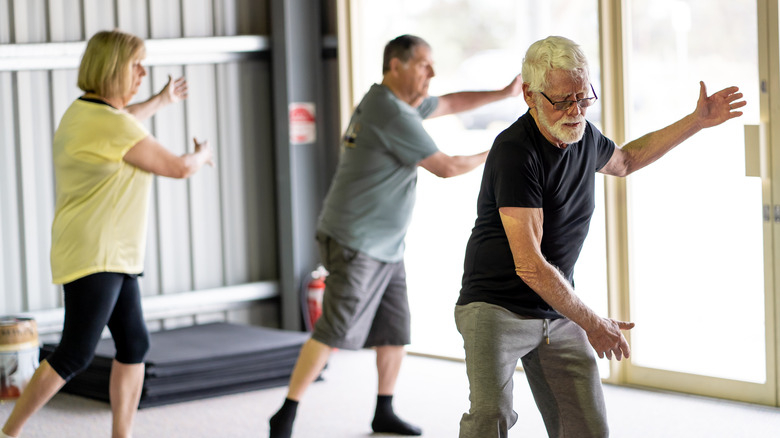 older adults in a Tai Chi class