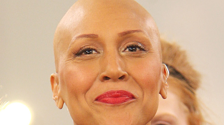 Robin Roberts appearing on the Isaac Mizrahi fashion show on Good Morning America in 2008, for the first time in public without her wig