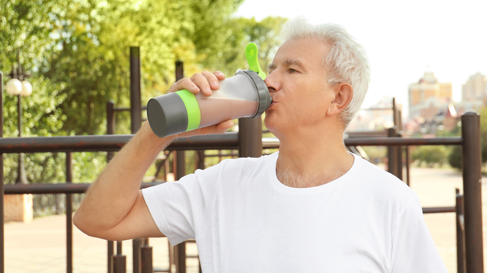 science-says-you-should-be-drinking-protein-shakes-at-this-age