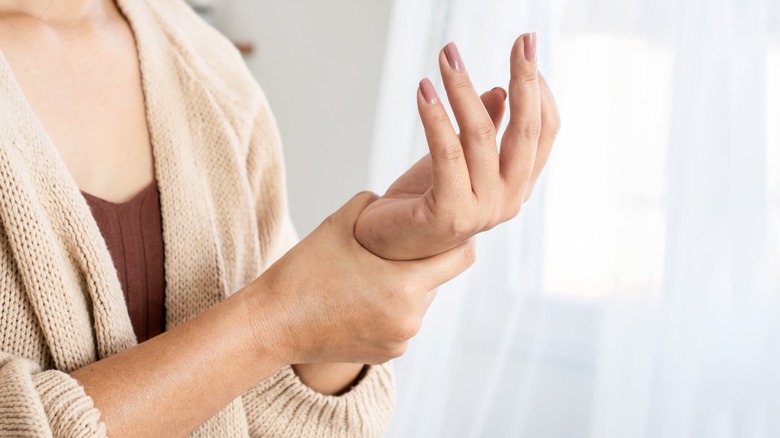 woman with wrist pain