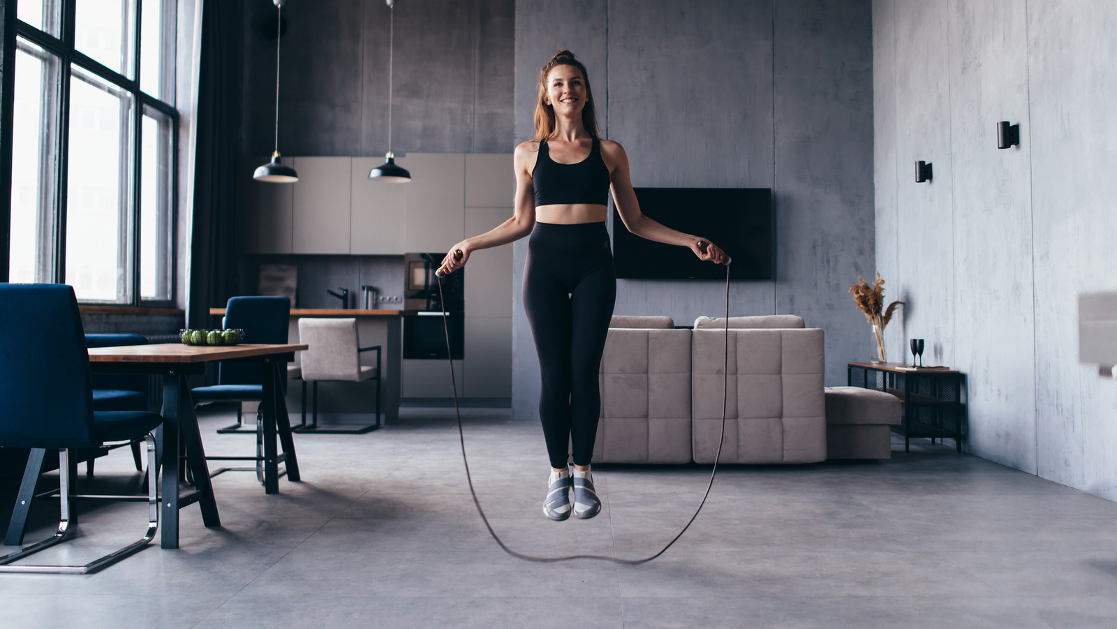 should-you-get-a-weighted-jump-rope-to-intensify-your-cardio