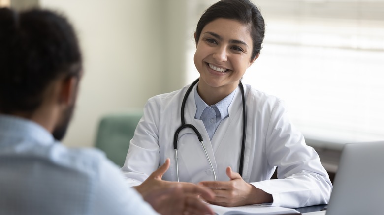 female doctor consulting male patient
