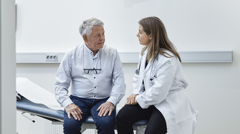 Talking with a doctor about treatment