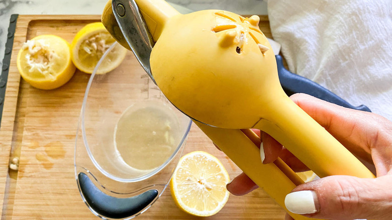 squeezing lemons in press