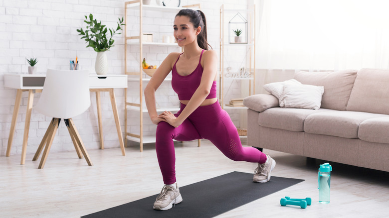 woman doing lunge