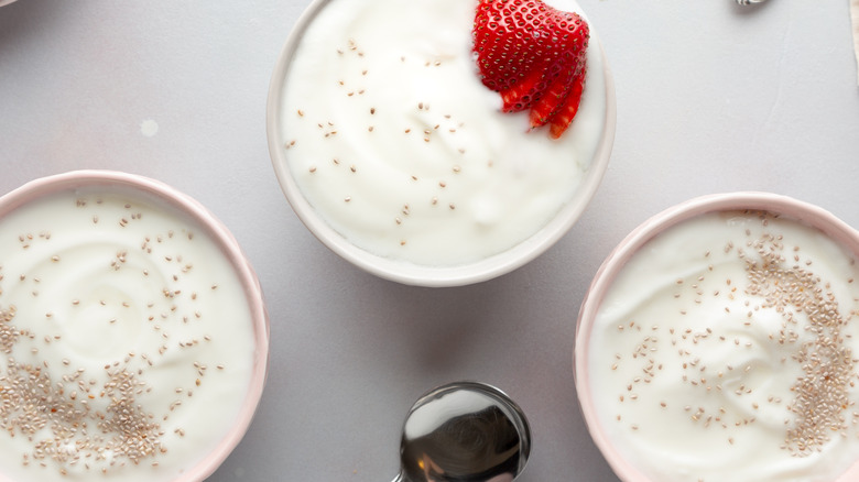 Plain Greek Yogurt With Strawberries