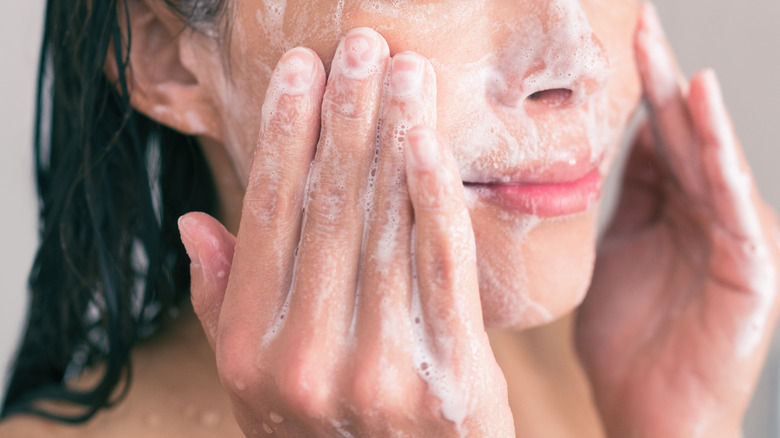 washing washing face