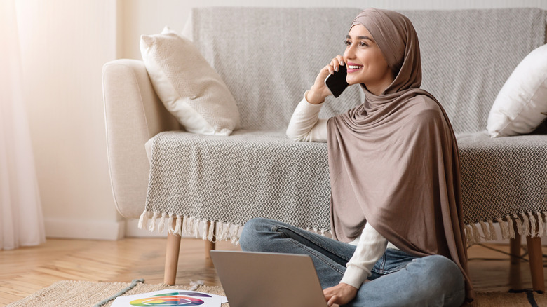 woman smiling cellphone 