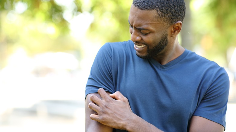 Man scratching skin