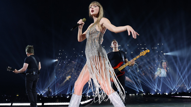 Taylor Swift strutting on stage