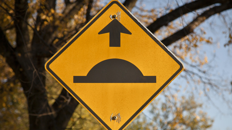 Traffic sign warning of a speed bump