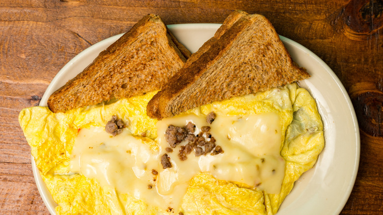 An omelet with whole wheat toast