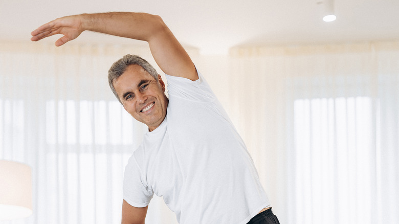 man doing latissimus stretch