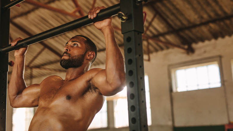 man doing pull-ups