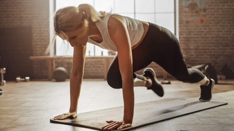 Woman doing mountain climbers