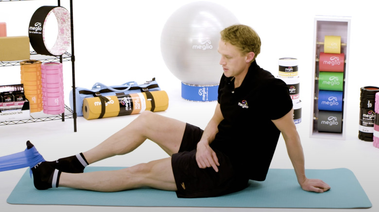 man doing tibialis strengthening exercise