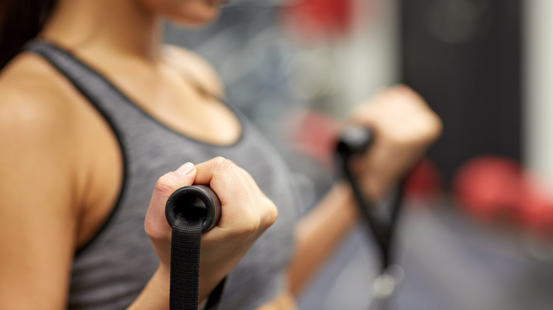 woman doing cable curls