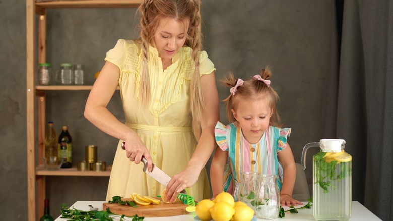 mother and daughter prepare homemade lemonade